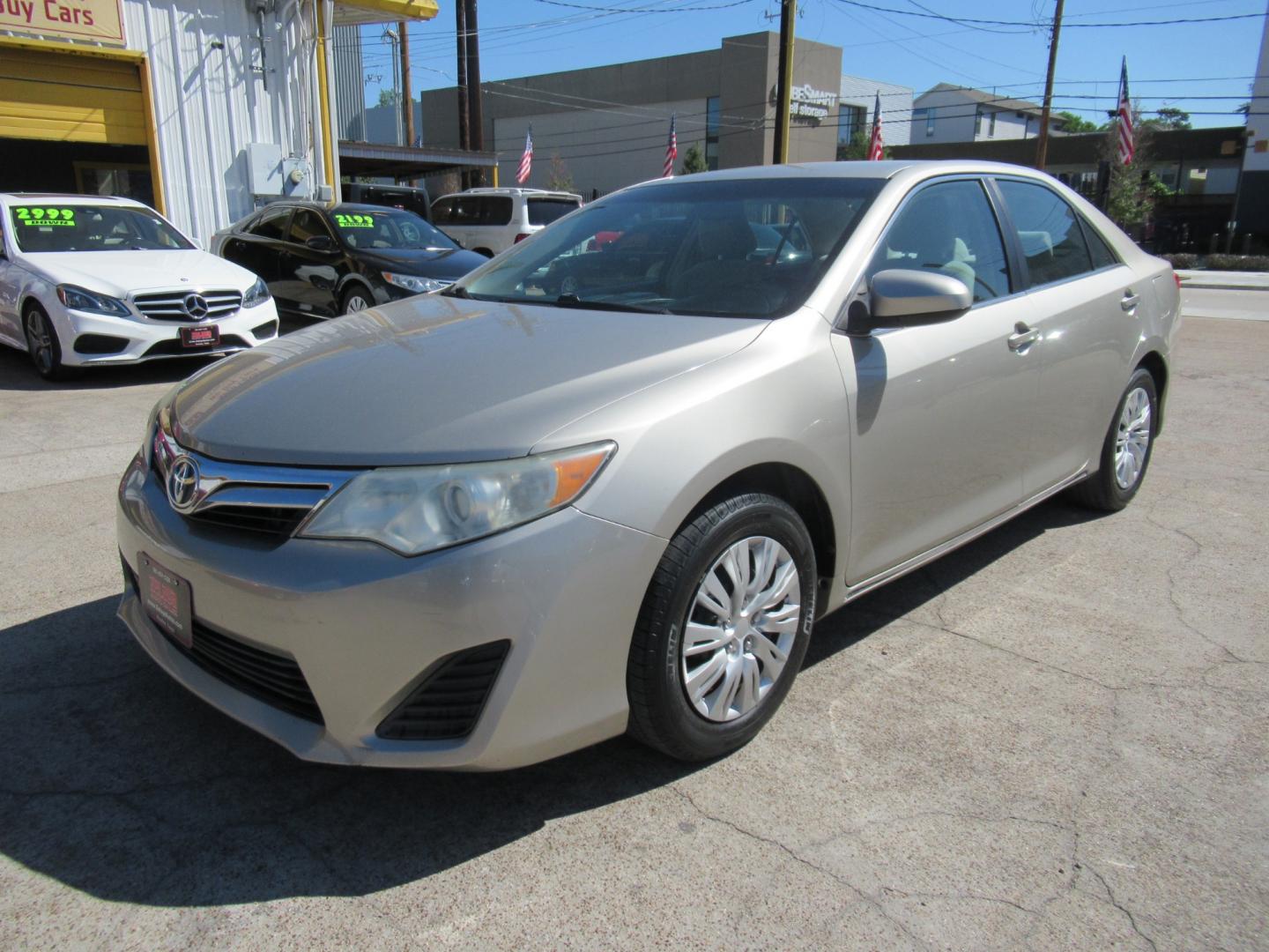 2014 /Tan Toyota Camry L (4T4BF1FK2ER) with an 2.5L L4 DOHC 16V engine, Automatic transmission, located at 1511 North Shepherd Dr., Houston, TX, 77008, (281) 657-1221, 29.798361, -95.412560 - 2014 TOYOTA CAMRY LE VIN: 4T4BF1FK2ER364962 4 T 4 B F 1 F K 2 E R 3 6 4 9 6 2 SEDAN 4 DR 2.5L I4 F DOHC 16V GASOLINE FRONT WHEEL DRIVE - Photo#21